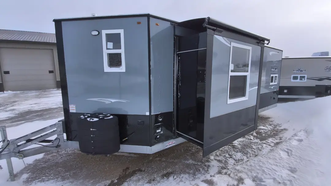 2026 Ice Castle 8 x 22′ RV Hybrid