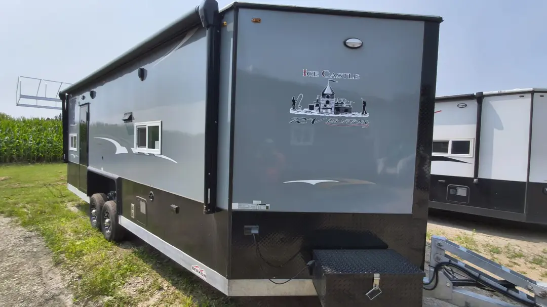 2026 Ice Castle 8 x 22′ RV Hybrid w Slide #CF26016 - Image 4