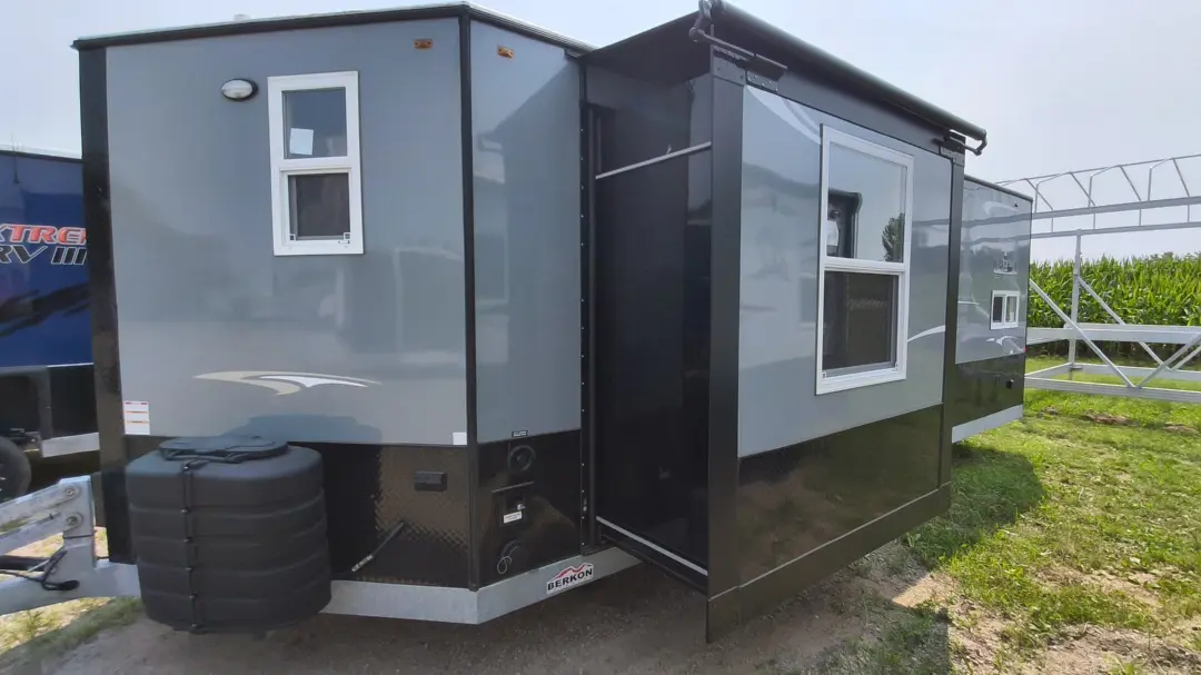 2026 Ice Castle 8 x 22′ RV Hybrid w Slide #CF26016 - Image 3