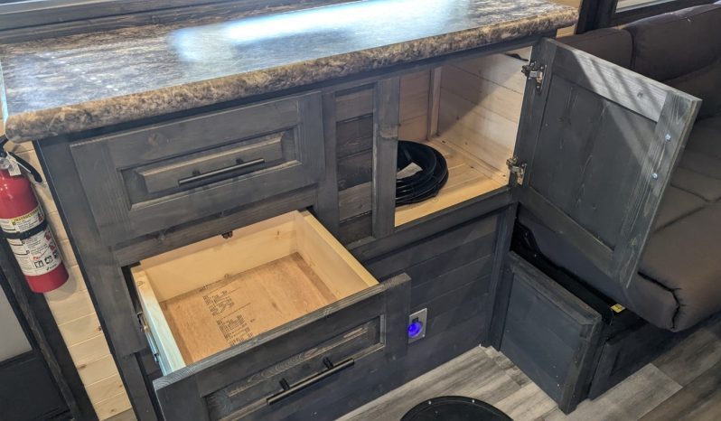 2026 Ice Castle 8×17 Outlander RV Edition full