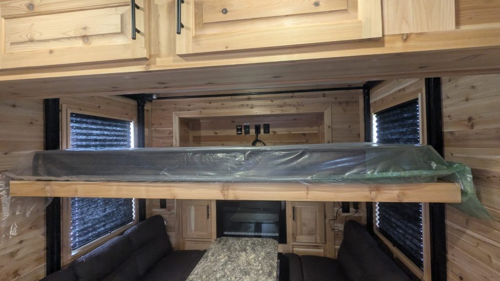 2026 Ice Castle RV Extreme 3 CF26002 (8) 2026 Ice Castle RV Extreme