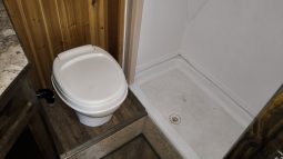 2019 Yetti 8×21 Toy Hauler Fish House Full RV full