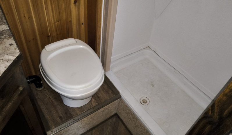 2019 Yetti 8×21 Toy Hauler Fish House Full RV full