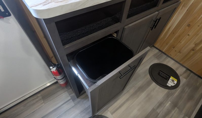 2026 Yetti Grand Escape GE824-DRKBF full