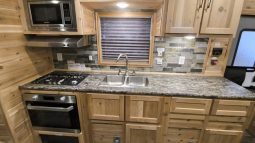 2024 Ice Castle Itasca ZR-28 RV Fish House full