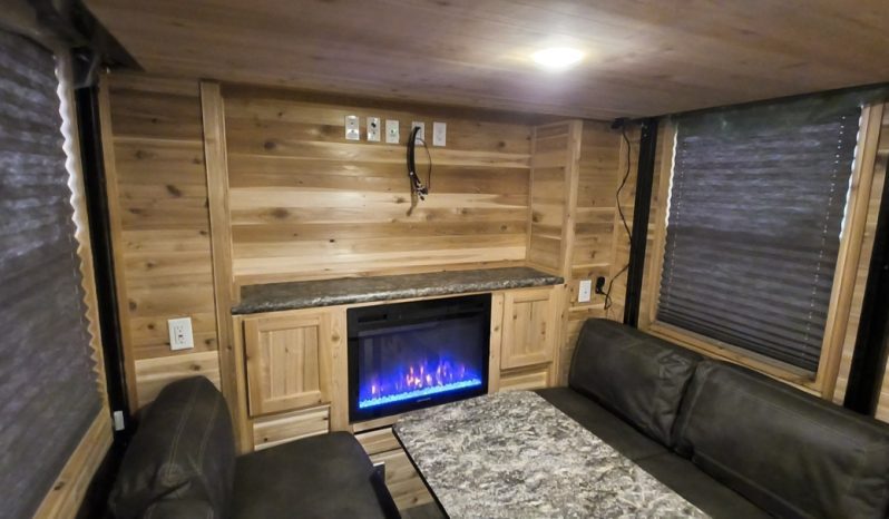 2024 Ice Castle Itasca ZR-28 RV Fish House full