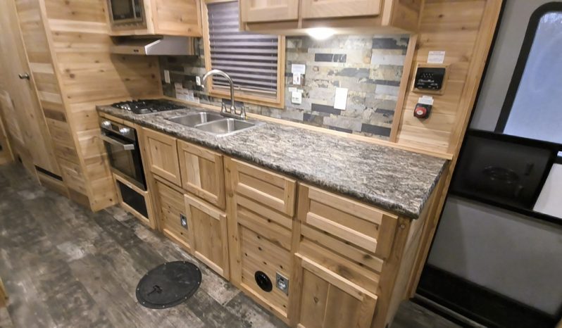 2024 Ice Castle Itasca ZR-28 RV Fish House full