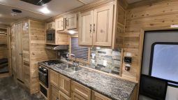 2024 Ice Castle Itasca ZR-28 RV Fish House full