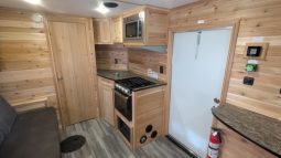 2026 Ice Castle 8x17V Mille Lacs full