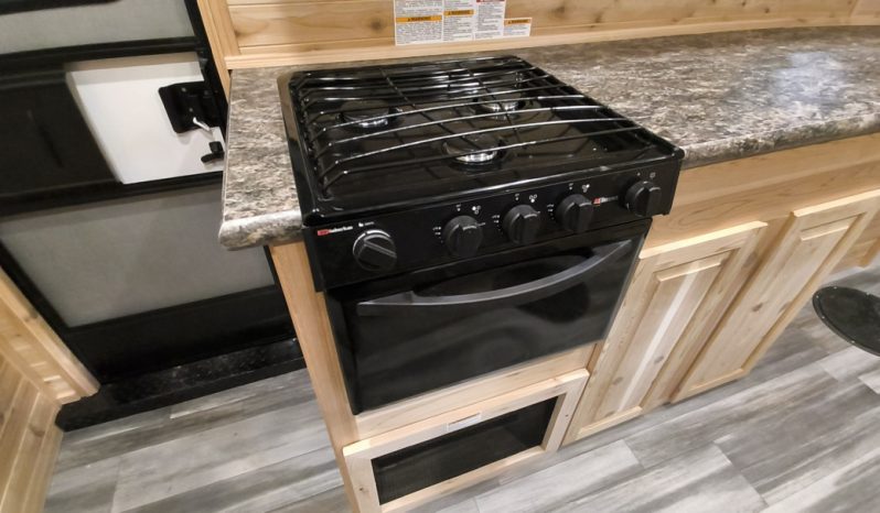 2026 Ice Castle 8 x 17 V Walleye Stryker full