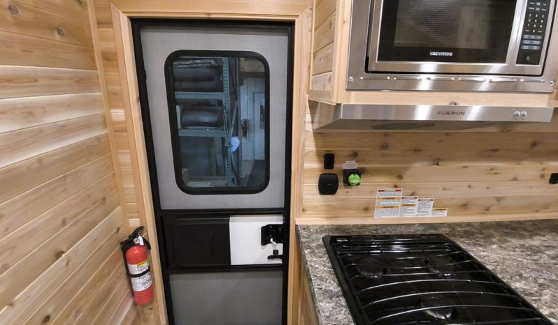 2026 Ice Castle 8 x 17 V Walleye Stryker full