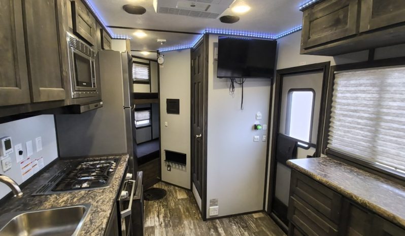 2025 Ice Castle 8x17v Mille Lacs Vacation Series RV Edition full