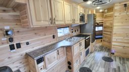 2027 Ice Castle 8x21V RV Extreme II full