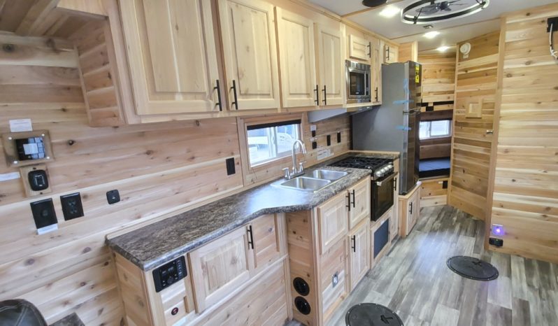 2027 Ice Castle 8x21V RV Extreme II full